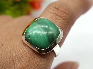 Bague tendance en argent sterling 925 avec cabochon en malachite naturelle taille princesse et forme coussin, faite à la main pour les soirées - Product Image 3