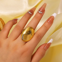 Bague de fiançailles et de mariage tendance en acier inoxydable plaqué or, motif ovale texturé, cercle géométrique ajouré, pour femme