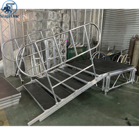 Scène de spectacle extérieure en aluminium à hauteur réglable pour concerts et mariages, avec escalier