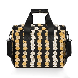 Sac isotherme portable pour repas hawaïens avec imprimés personnalisés de fleurs Puakenikeni – Idéal pour les déjeuners en extérieur - Product Image 2