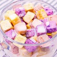 Knapperige gevriesdroogde yoghurtblokjes, gezonde yoghurtblokjes met fruitsmaak, snacks met probiotica voor kinderen