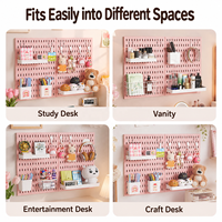 Étagère murale rose pour ranger les jouets en peluche et les poupées, idéale pour la chambre des filles et des enfants.