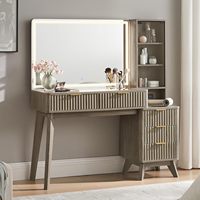 Coiffeuse moderne éclairée avec armoire latérale, étagères réglables, plateau en verre et station de recharge
