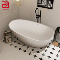 Baignoire autoportante de salle de bain de luxe personnalisée baignoire autoportante en faux marbre blanc artificiel en résine à surface solide