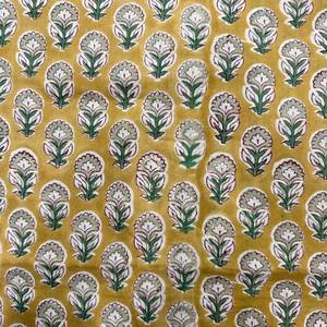 Tela de Algodón Puro Estampada a Mano con Motivo Floral Pequeño de Ciprés en Amarillo Mostaza y Verde Salvia, Estampado Artesanal - Product Image 5