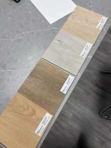Plancher en vinyle SPC de luxe à chevrons effet marbre avec sous-couche pour zones à fort trafic – Fabricant de premier plan - Product Image 5