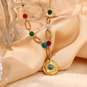 <span class=keywords><strong>สร้อย</strong></span>คอหินหลากสีสไตล์โบฮีเมียนใหม่ <span class=keywords><strong>สร้อย</strong></span>คลิป<span class=keywords><strong>ส</strong></span><span class=keywords><strong>แตน</strong></span><span class=keywords><strong>เล</strong></span><span class=keywords><strong>ส</strong></span>ชุบทอง 18K พร้อมจี้รูปพระอาทิตย์ประดับเทอร์ควอยซ์ - Product Image 2