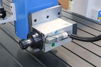 Routeur CNC 4 axes ATC 1325 avec changeur d'outils automatique linéaire, permettant de gagner du temps et des efforts pour la fabrication de moules 3D