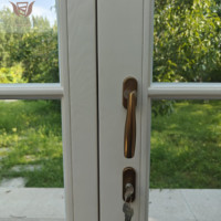 DEMEA Magnifique Porte de Jardin en Bois Massif avec Panneau en Verre et Grilles, Couleur Personnalisée, Porte Française Classique