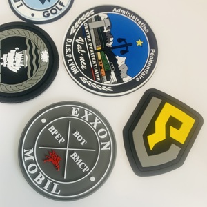 Venta al por mayor de parches de goma con logotipo personalizado, parches de PVC 3D, etiquetas, parches para planchar en sombreros, sombreros para prendas de vestir - Product Image 3