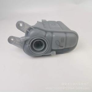 Tanque de Agua Auxiliar para Audi Q5 8K0121403T, Tanque de Expansión de Plástico para Reemplazo o Reparación - Product Image 2