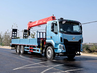 Camion de transport lourd Dongfeng Liuqi 6x4 avec grue montée Palfinger, grue télescopique hydraulique de 12 tonnes pour camion