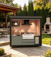 Cuisine extérieure étanche avec porte à volet roulant intégrée, barbecue gaz et électrique pour villa et jardin