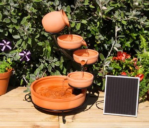Cascata in ceramica a 5 livelli di acqua solare ciotola con pannello solare pompa di ferro uccello cornice ornamento da giardino - Product Image 1