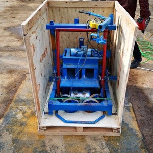 Máquina móvil compacta de empuje directo para fabricar bloques huecos, línea de producción de ladrillos con componentes de motor de núcleo y presión hidráulica - Product Image 5