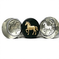 Capsules de bouteilles de spiritueux vert foncé avec logo personnalisé, finition mate, motif cheval en relief, scellage thermorétractable pour whisky, vodka, brandy, vente en gros