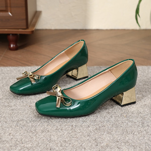<span class=keywords><strong>Scarpe</strong></span> <span class=keywords><strong>con</strong></span> <span class=keywords><strong>Tacco</strong></span> a Blocco Xuanhui in Pelle Verniciata <span class=keywords><strong>Verde</strong></span>, Punta Quadrata, <span class=keywords><strong>Tacco</strong></span> Dorato Metallizzato, Eleganti <span class=keywords><strong>con</strong></span> Fiocco, Calzature da Ufficio per Signore - Product Image 3