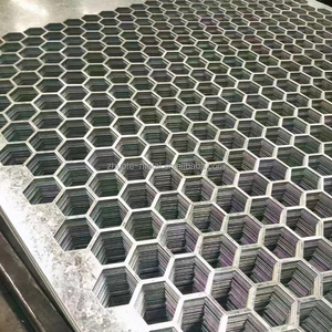 Panel Perforado de Acero/Hierro Galvanizado con Orificios Cuadrados y Anticorrosión para Estantes de Almacenamiento, Cercas Agrícolas y de Villas - Product Image 1