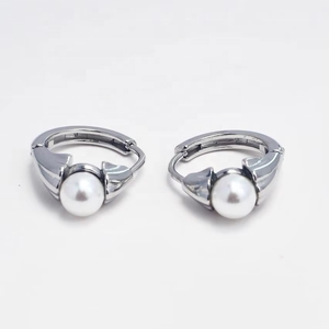 Orecchini a Cerchio Geometrici Trendy in Acciaio Inossidabile 316L Placcato Oro 18K, Eleganti e Classici con Perle, Ipoallergenici per Donne, Ideali per Feste - Product Image 2