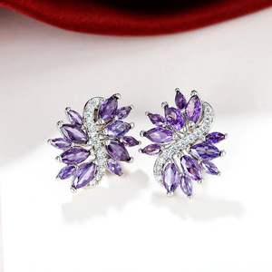 Orecchini a Perno con Fiore Viola per Donne, Accessorio Semplice per Uso Quotidiano, Gioiello di Moda per Outfit - Product Image 6