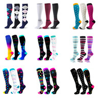 Livraison immédiate Bas de compression Vente en gros 20-30 MmHg Chaussettes Hommes Femmes Fit for Outdoor Running Enceinte Infirmières Bas de genou