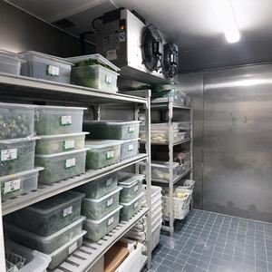 Étagères de stockage à froid antirouille en plastique à 5 couches de haute qualité pour la viande congelée et le rouleau de support réglable d'entrepôt formant la machine - Product Image 4