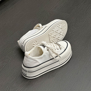 Baskets blanches pour femmes à semelles épaisses, collection été 2026, respirantes en maille, décontractées, coupe basse, rehaussantes, avec empeigne en maille - Product Image 6