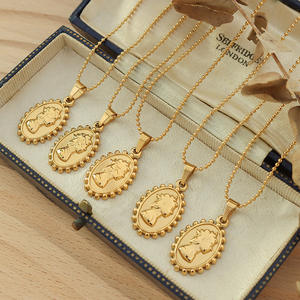 18K oro reina Isabel moneda medallón colgante declaración madre María collar regalo - Product Image 2