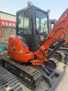 รถขุดขนาดเล็ก Kubota U35 มือสอง น้ำหนัก 3.5 ตัน นำเข้าจากญี่ปุ่น พร้อมใบมีดดันดิน สำหรับงานจัดสวนเทศบาลและงานฟาร์ม - Product Image 4