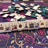 Ensemble de tuiles de mahjong de luxe parisien, 160 tuiles de mahjong américaines avec dos marbré vert, options de supports, de poussoirs et de tapis