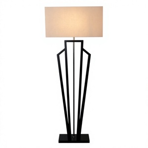 Lampadaire moderne en métal noir avec abat-jour rectangulaire, hauteur réglable, pour salon, chambre, hôtel - Product Image 1