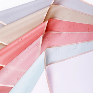 Papier d'emballage floral en film OPP mat 56x56cm, couleur macaron, imperméable, pour la décoration et l'emballage de bouquets de roses fraîches - Product Image 5