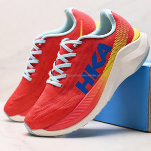 Chaussures de course légères pour hommes de marque de créateur, style moderne pour la marche, la gym et le fitness, chaussures de cross-training Hokaes en gros - Product Image 1