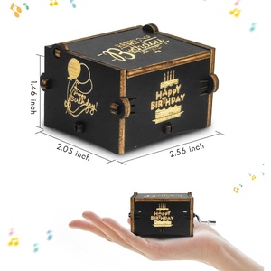 Ever Bright Custom 18-Note Happy Birthday Anime Music Box Toy Nueva llegada <span class=keywords><strong>Caja</strong></span> <span class=keywords><strong>de</strong></span> película con manivela <span class=keywords><strong>de</strong></span> madera para regalos <span class=keywords><strong>de</strong></span> cumpleaños - Product Image 4