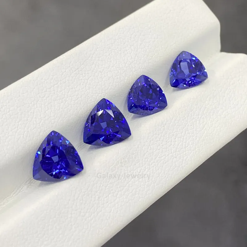 Brincos de safira azul Royal Blue feito em forma de trilhões de pedras preciosas sintéticas para fazer brincos de safira azul