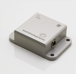 Inclinómetro de Alta Resolución y Precisión VS-05-C-2-3, 2 Ejes, 5 Grados, RS232, 12V, Contactos de Cobre, Conector M9, Anodizado, Nuevo Estilo - Product Image 1