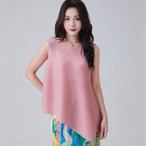 T-Shirt Plissettata Miyake Senza Maniche, Casual ed Elastica, in Tinta Unita, Vendita all'Ingrosso di Boutique - Product Image 3