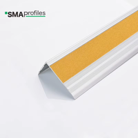 Profilé de nez de marche antidérapant en aluminium en forme de L avec insert en PVC rainuré pour escaliers en bois et en béton