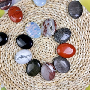 Groothandel Hoge Kwaliteit Healing Crystal Stone Palm Stone Gepolijste Ovale Vorm Zorgstenen Tumble voor Meditatie Ontspanning - Product Image 6