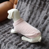 Vêtements pour chiens OEM en tricot doux et léger, effet cireux, avec logo personnalisé, anti-chute de poils, imitation fourrure de vison, chauds, décoratifs à motifs géométriques ondulés