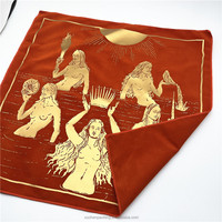 Nappe d'autel en daim velours orange personnalisée, nappe en velours de divination en cristal de Tarot d'énergie de logo d'estampage d'or pour la décoration