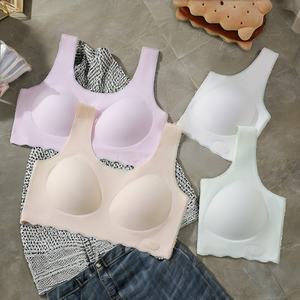 Sujetador inalámbrico de nailon sólido de una pieza, fino, con soporte superior cómodo para adolescentes, efecto push-up, con logo en la copa. - Product Image 2
