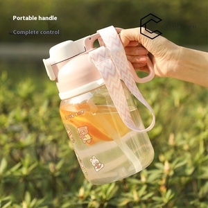 Gourde en <span class=keywords><strong>plastique</strong></span> à grande capacité avec sangle, motif dessin animé mignon, pour enfants, nouvelle collection été, avec paille, à boire directement, pour le camping - Product Image 1