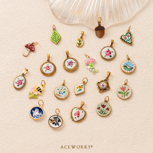 จี้เคลือบทอง 18K PVD สแตนเลสสตีลลายสวนวาดภาพสำหรับเด็ก กันน้ำ ป้องกันการแพ้ ไม่หมองคล้ำ - Product Image 2