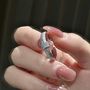 Anillo Abierto de Plata Pura S925 con Incrustaciones de Circonita Vintage, Diseño de Nicho de Lujo Ligero de 18K, Anillo Personalizado con Acabado Cepillado, Talla Única - Product Image 4