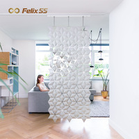 Écran décoratif en acier inoxydable brossé, panneau de séparation métallique personnalisé pour les espaces commerciaux modernes