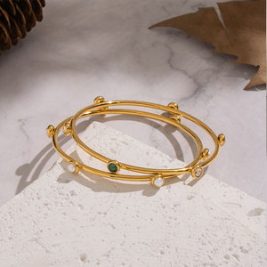 สร้อยข้อมือและกำไลแฟชั่นสแตนเลสสตีล 316L กันน้ำ ไม่หมอง ชุบทอง 14K 18K ประดับเพชรซิร์คอน ดีไซน์เนอร์ สำหรับผู้หญิง - Product Image 4