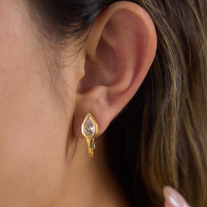 J&D Jewelry - Pendientes de Aro en Forma de U con Cabeza de Serpiente Chapados en Oro de 18K, con Circonita Blanca en Forma de Lágrima, Joyería de Acero Inoxidable Resistente al Agua - Product Image 4