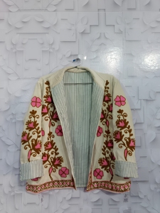 เสื้อแจ็คเก็ตแขนยาวแบบสั้น ผ้ากำมะหยี่ปักลายแบบแคชเมียร์ ทำมือ สำหรับฤดูหนาว ผ้าฝ้าย 100% ระบายอากาศได้ดี เป็นมิตรกับสิ่งแวดล้อม สำหรับผู้หญิง - Product Image 4