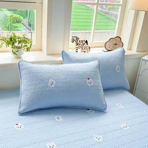 Juego de Tres Piezas de Cubrecama Acolchado de Doble Capa con Relleno de Algodón Chiffon, Diseño Simple con Costuras, para el Hogar, para Todas las Estaciones - Product Image 1